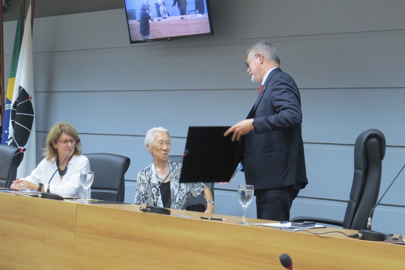 Entrega Título Prof. Honorário Marlene Ueta -  28.03 (13)