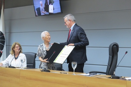 Entrega Título Prof. Honorário Marlene Ueta -  28.03 (14)